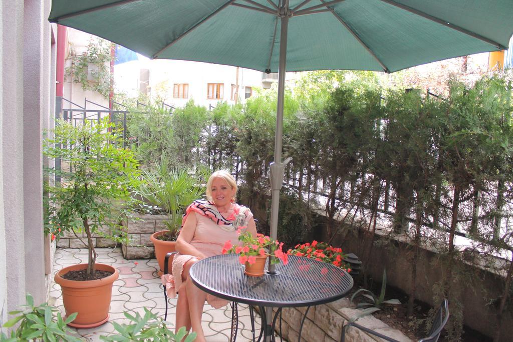 Apartment Vake Tbilisi Exteriör bild